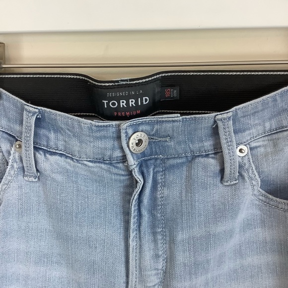 Torrid Womens Jeans Distressed Ripped Plus Size 18S Light Wash - Picture 5 of 5